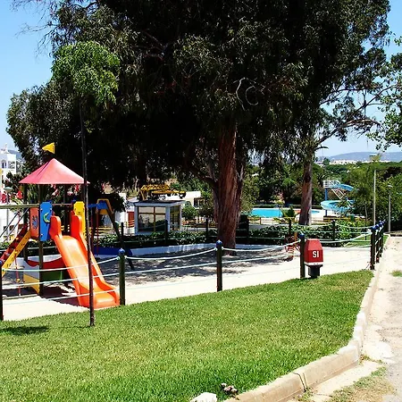 אתר קמפינג Parque De Campismo Orbitur 2*